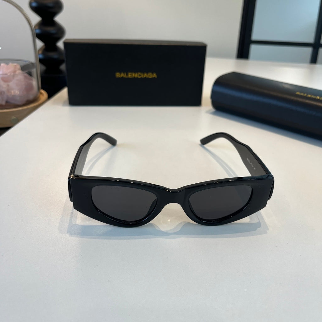 Balenciaga Rectangular Black Lens Sunglasses for Men & Women - 158569 - detail image 2