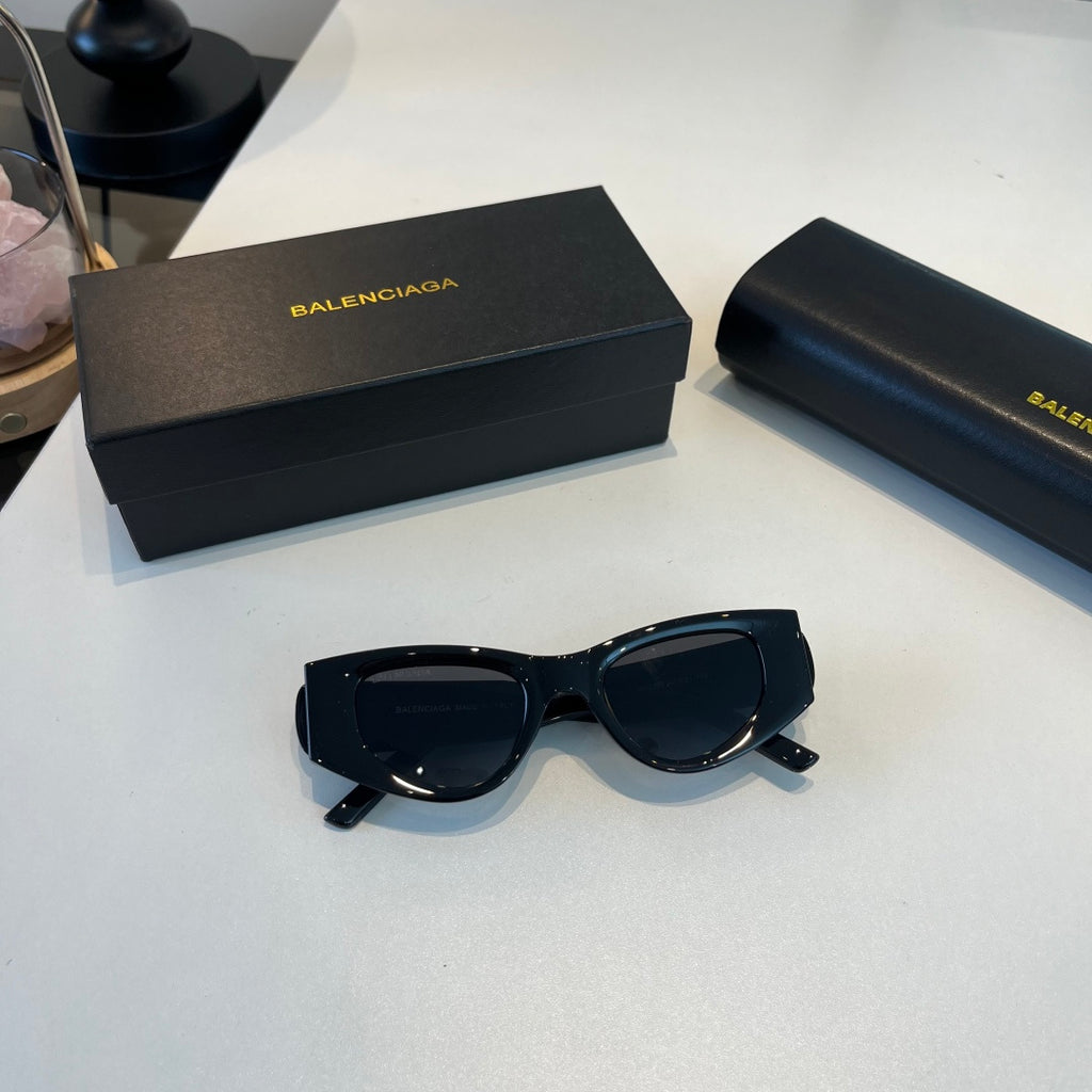 Balenciaga Rectangular Black Lens Sunglasses for Men & Women - 158569 - detail image 6