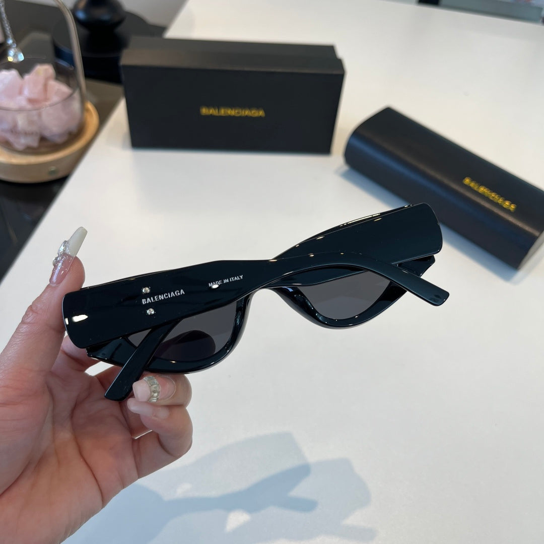 Balenciaga Rectangular Black Lens Sunglasses for Men & Women - 416136 - detail image 5