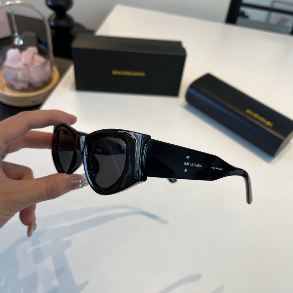 Balenciaga Rectangular Black Lens Sunglasses for Men & Women - 372351 - detail image 9