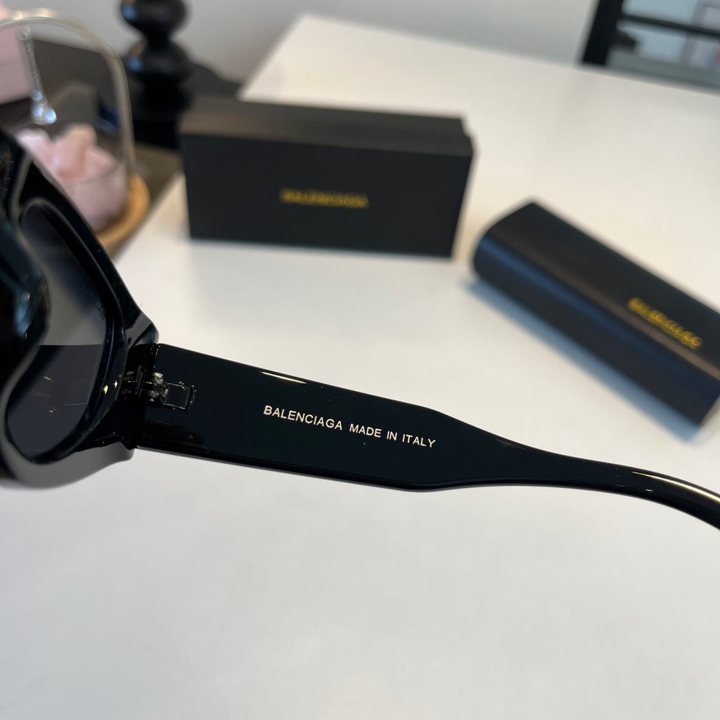 Balenciaga Rectangular Black Lens Sunglasses for Men & Women - 487536 - detail image 8