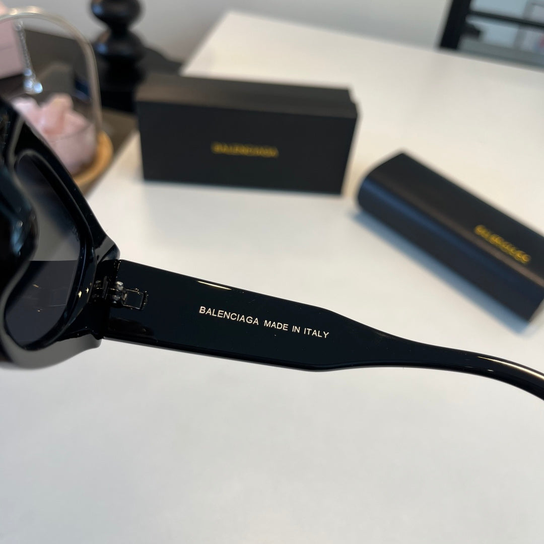 Balenciaga Rectangular Black Lens Sunglasses for Men & Women - 416136 - detail image 8