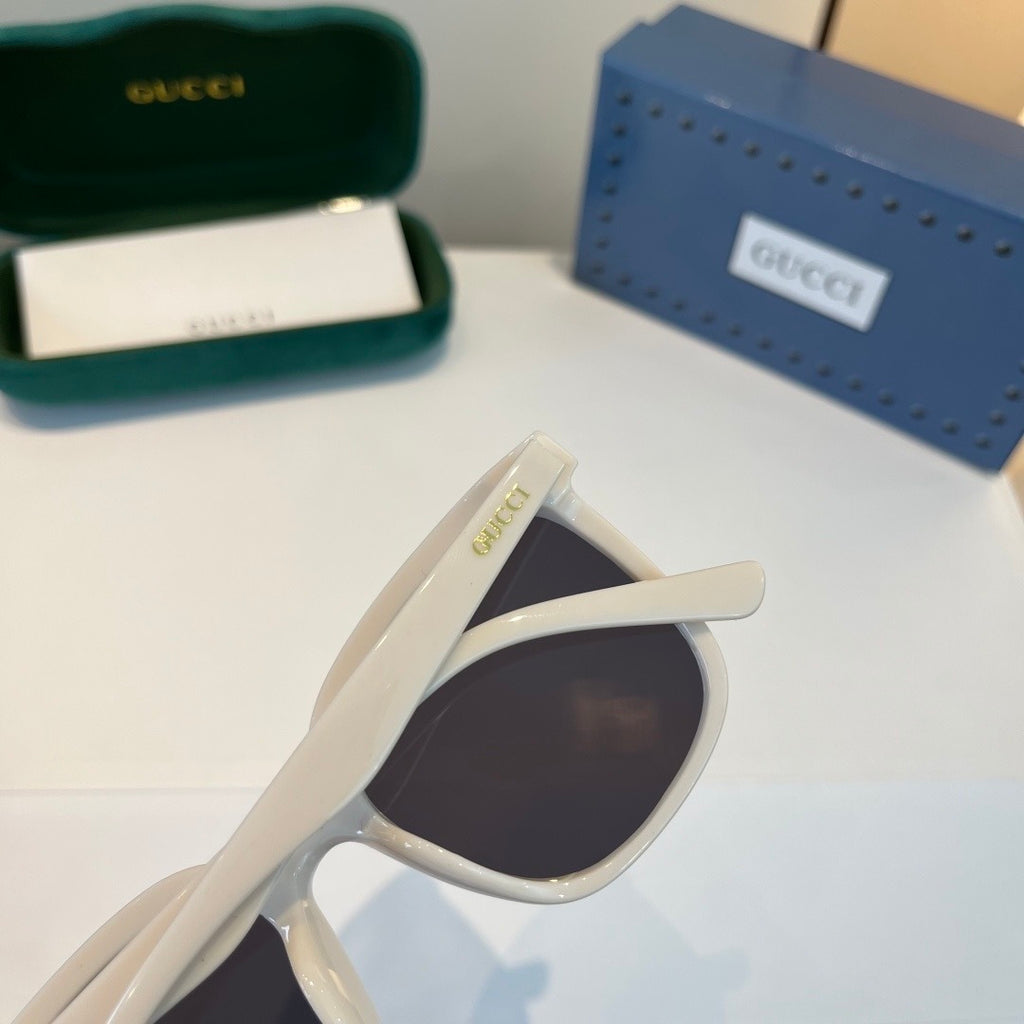 Gucci Oversized Silver Lens Sunglasses for Men & Women - 486347 - detail image 8