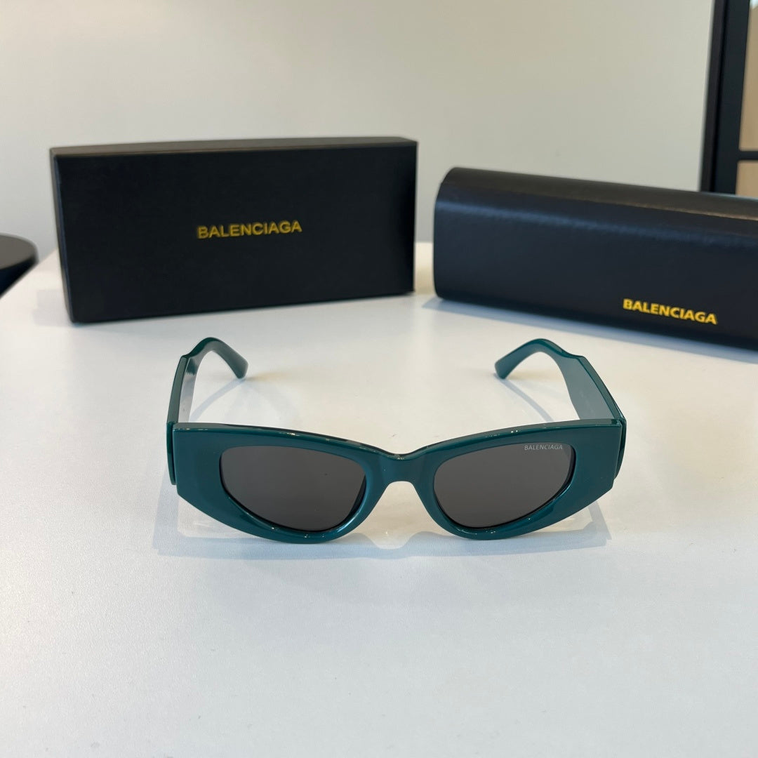 Balenciaga Rectangular Black Lens Sunglasses for Men & Women - 432547 - detail image 2