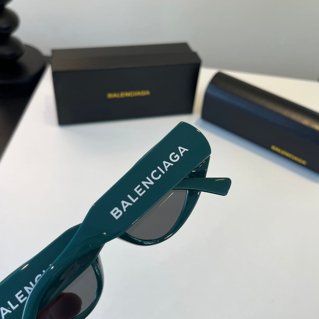 Balenciaga Rectangular Black Lens Sunglasses for Men & Women - 432547 - detail image 6