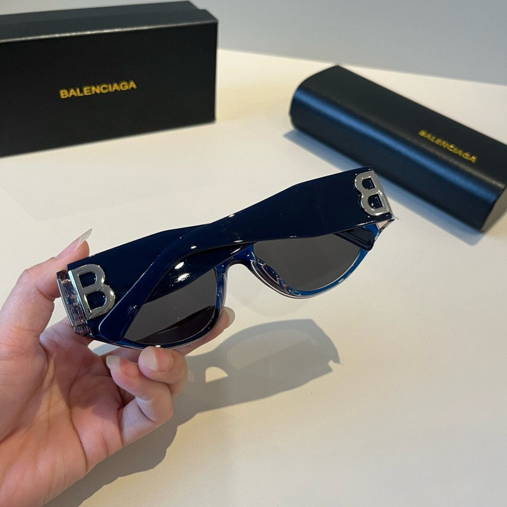 Balenciaga Rectangular Black Lens Sunglasses for Men & Women - 416092 - detail image 9