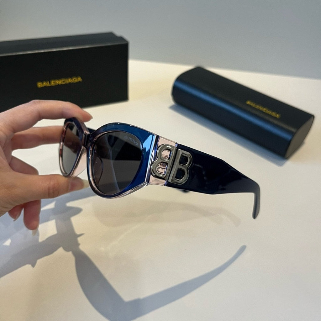 Balenciaga Rectangular Black Lens Sunglasses for Men & Women - 416092 - detail image 4