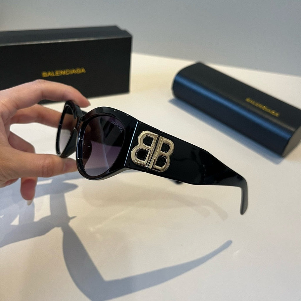 Balenciaga Rectangular Black Lens Sunglasses for Men & Women - 416143 - detail image 4