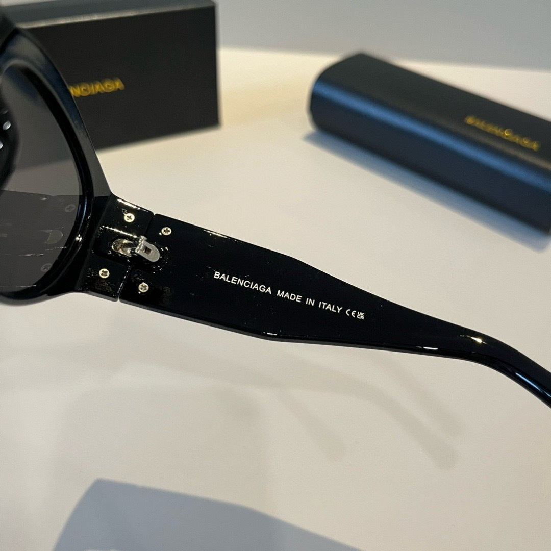Balenciaga Rectangular Black Lens Sunglasses for Men & Women - 416089 - detail image 9