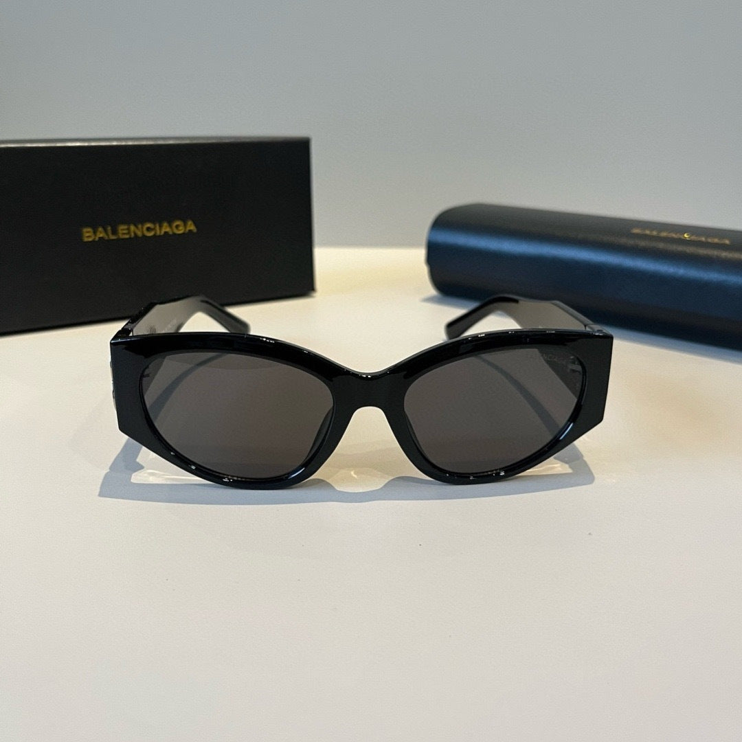 Balenciaga Rectangular Black Lens Sunglasses for Men & Women - 416089 - detail image 2