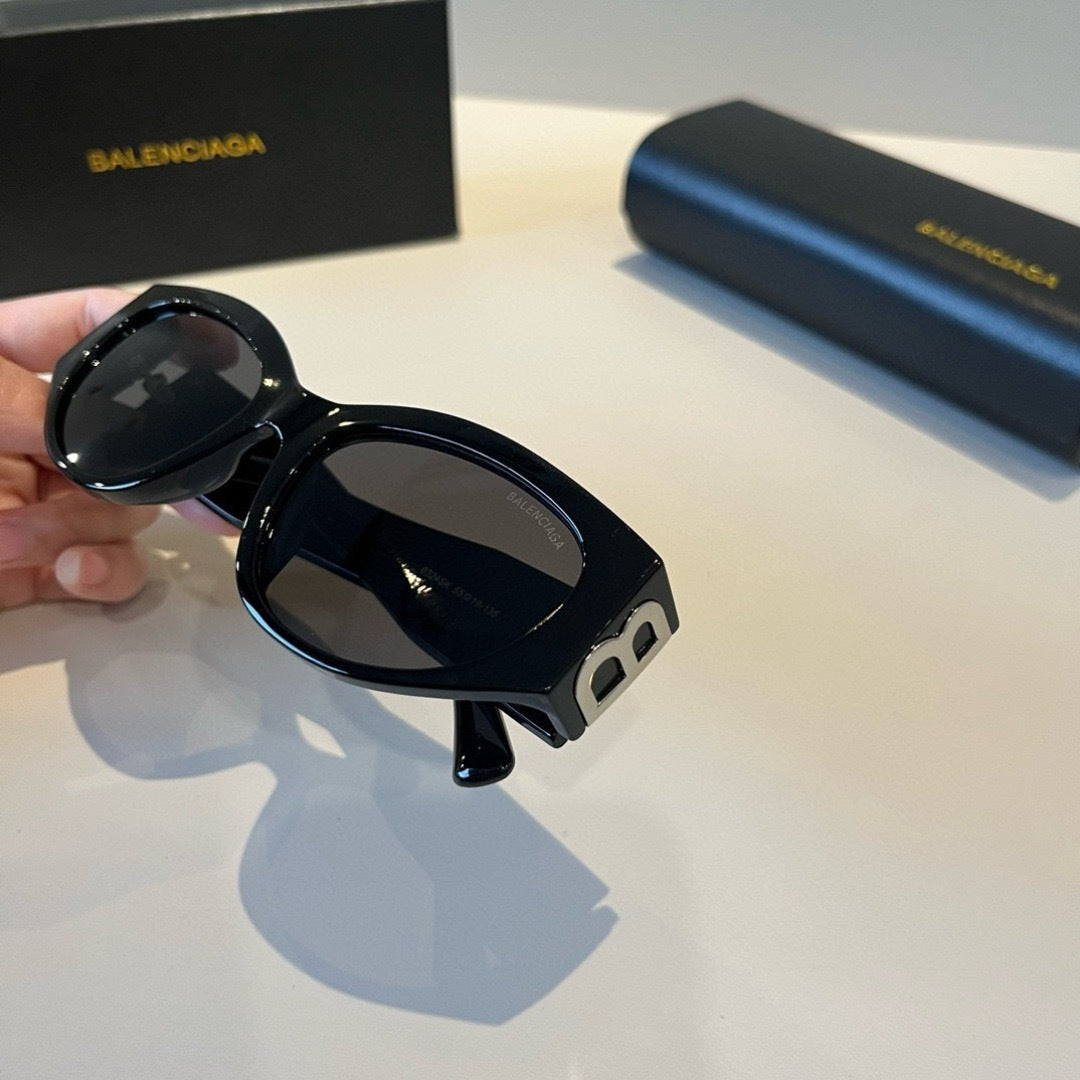 Balenciaga Rectangular Black Lens Sunglasses for Men & Women - 416089 - detail image 7