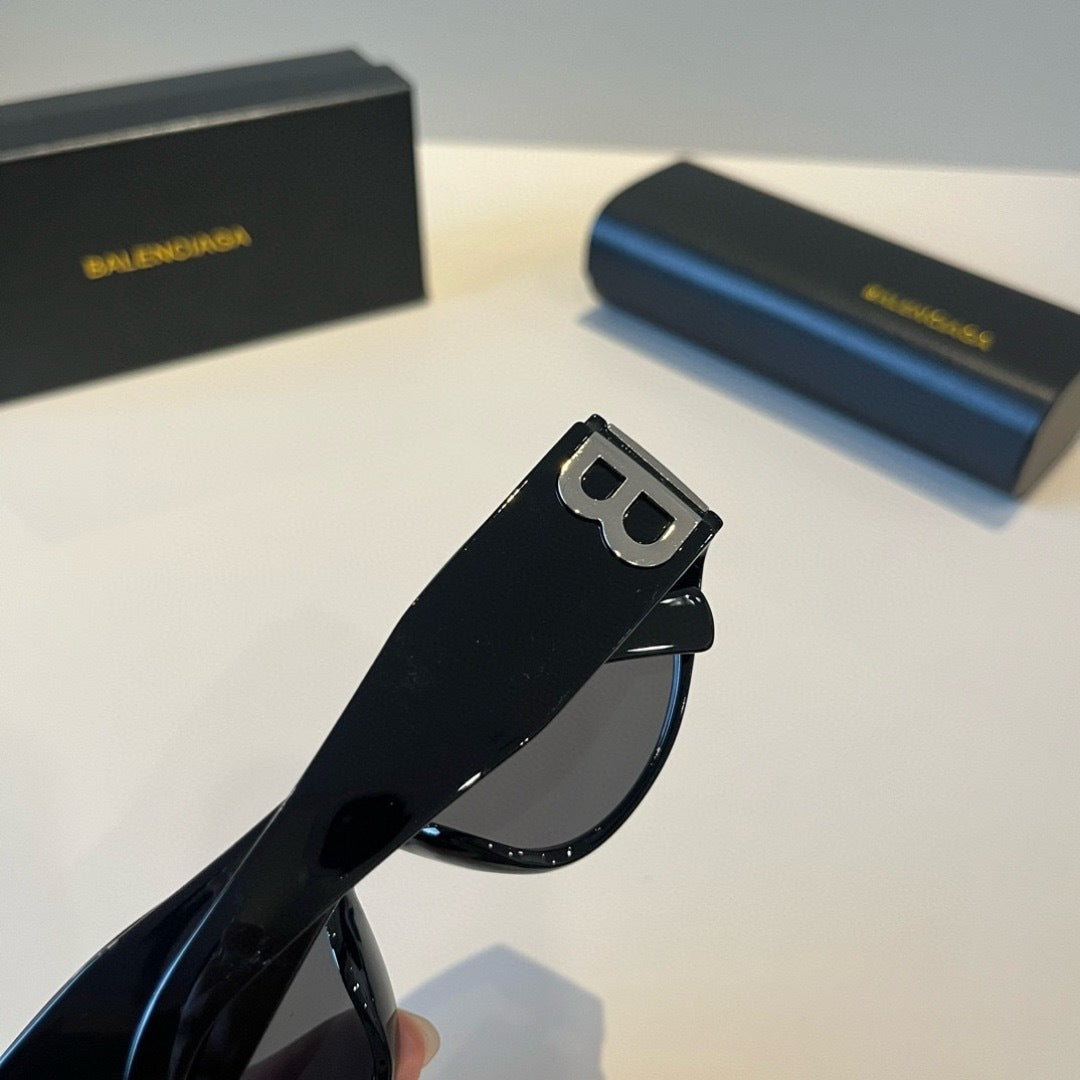 Balenciaga Rectangular Black Lens Sunglasses for Men & Women - 416089 - detail image 6