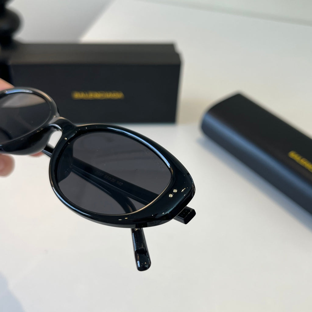 Balenciaga Rectangular Silver Lens Sunglasses for Men & Women - 416124 - detail image 6