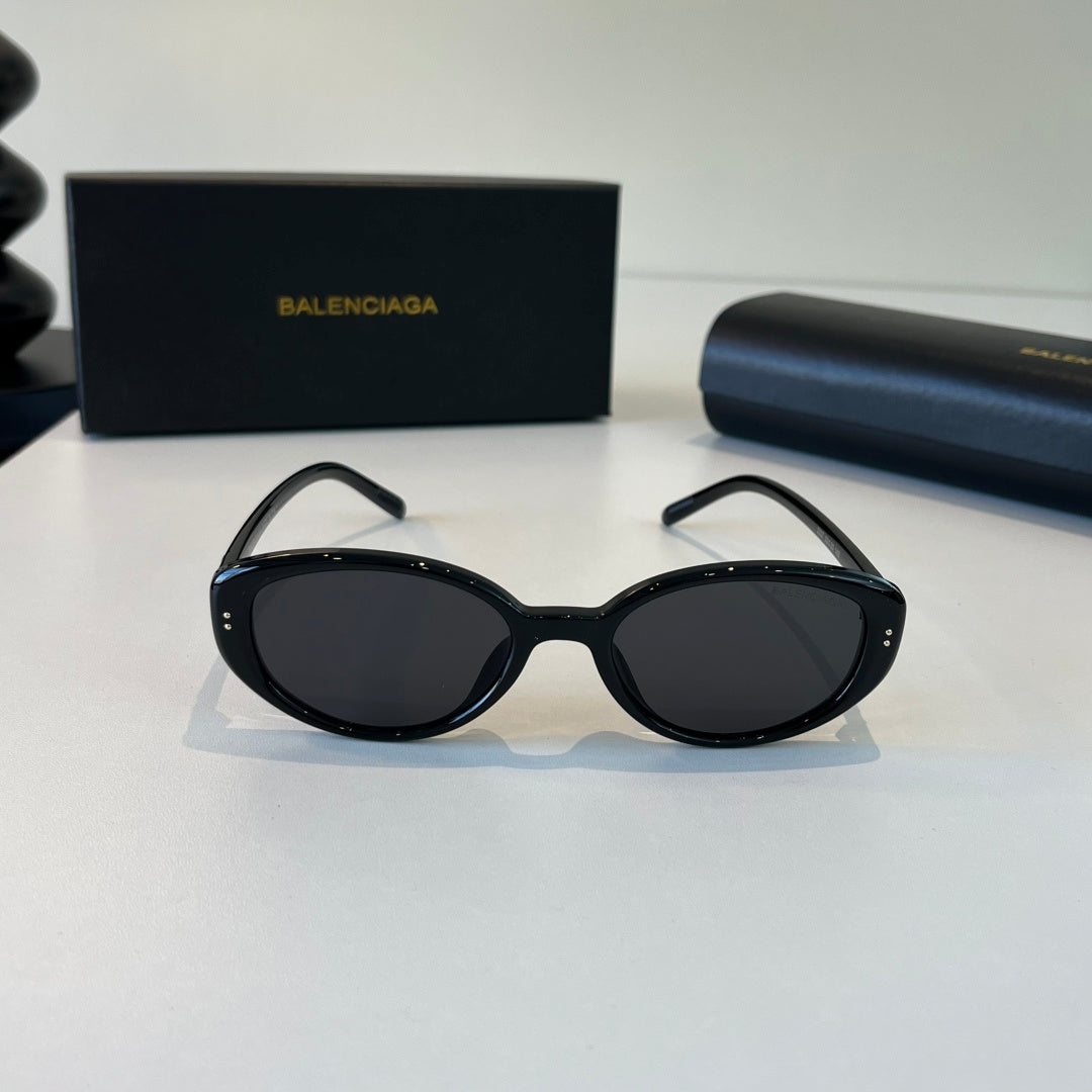 Balenciaga Rectangular Silver Lens Sunglasses for Men & Women - 416124 - detail image 2