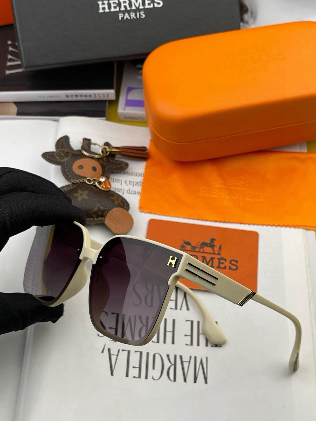 Hermès H2290 Polarized Square Gold Lens Sunglasses for Men & Women - 399427 - detail image 2