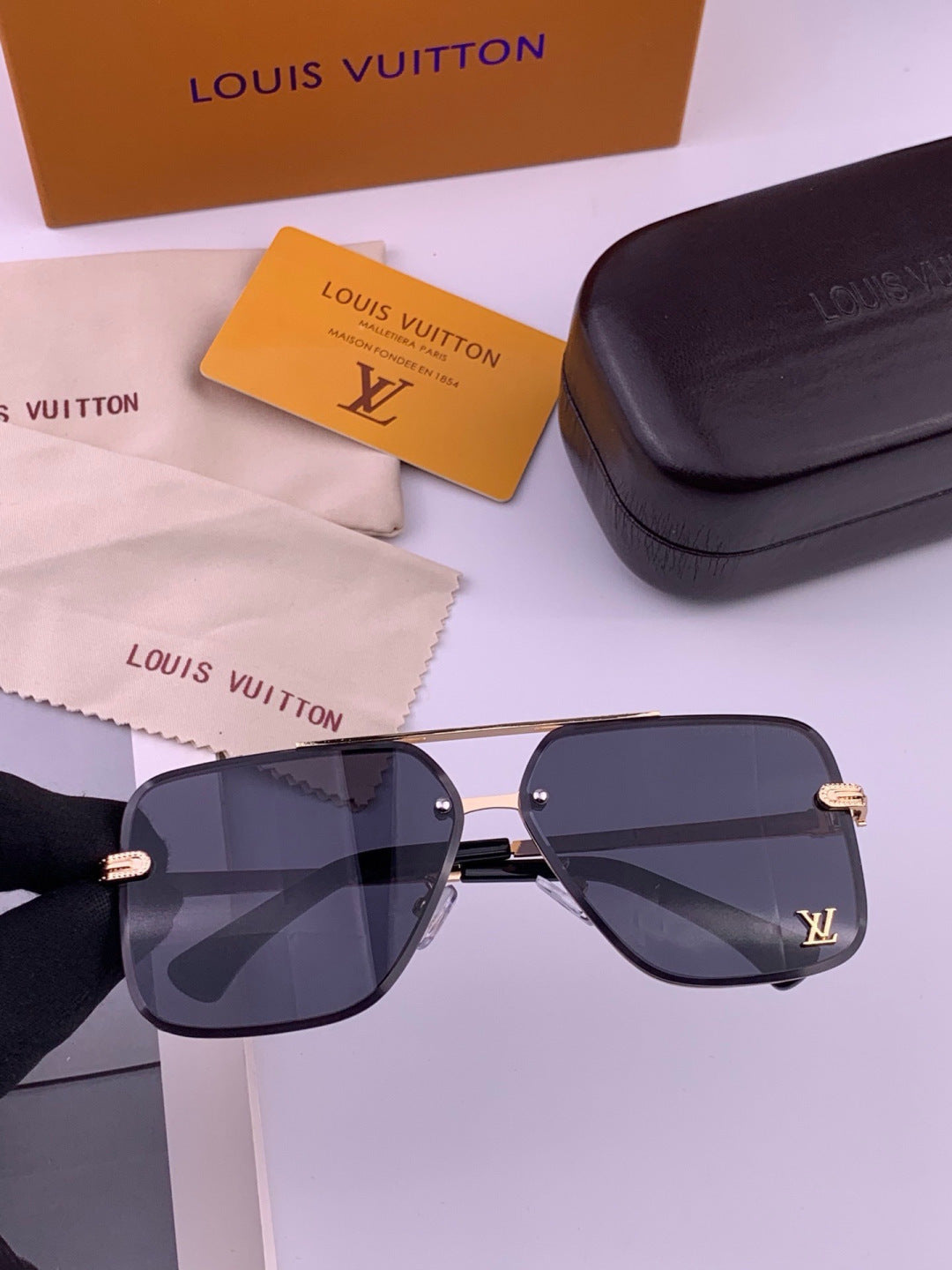 Louis Vuitton L91747 Aviator Gold Lens Sunglasses for Men & Women - 431213 - detail image 4