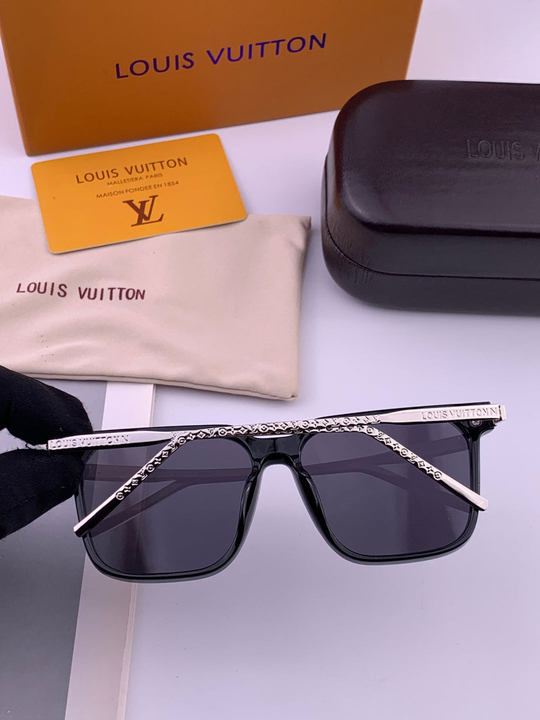 Louis Vuitton L7166 Aviator Gold Lens Sunglasses for Men & Women - 431197 - detail image 3