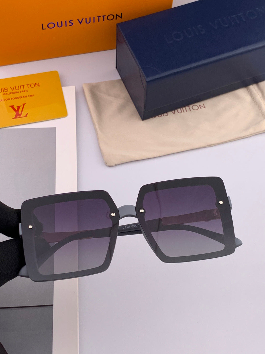 Louis Vuitton L2711 Polarized Square Red Lens Sunglasses for Men & Wo - 431289 - detail image 2