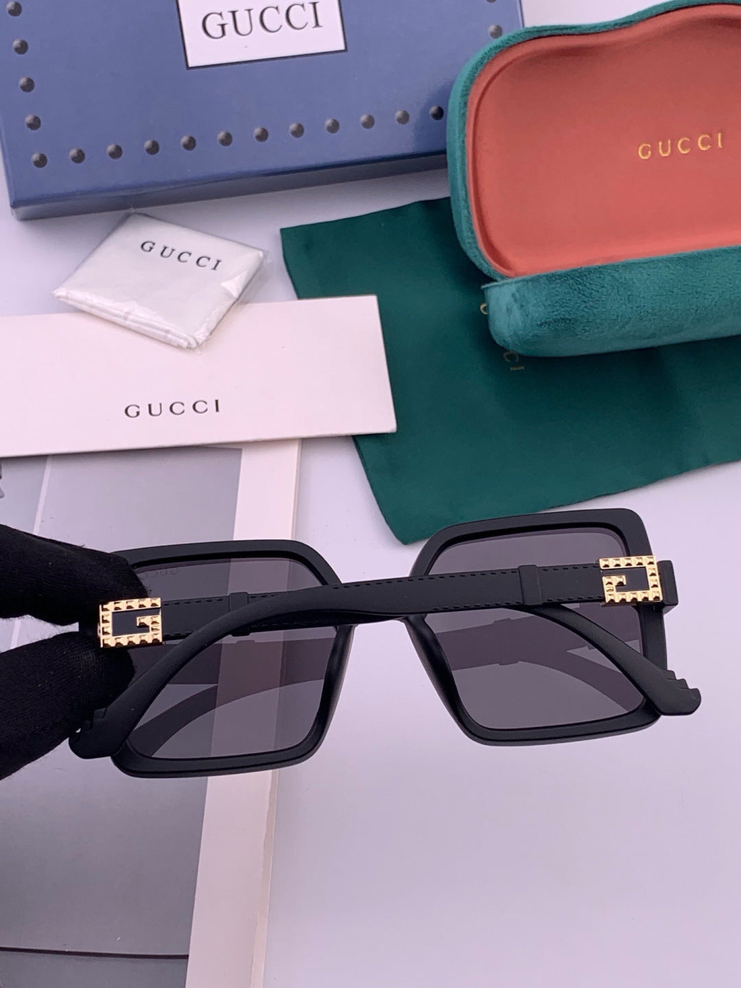 Gucci G3518 Polarized Fashion Black Lens Sunglasses for Women - 431448 - detail image 3