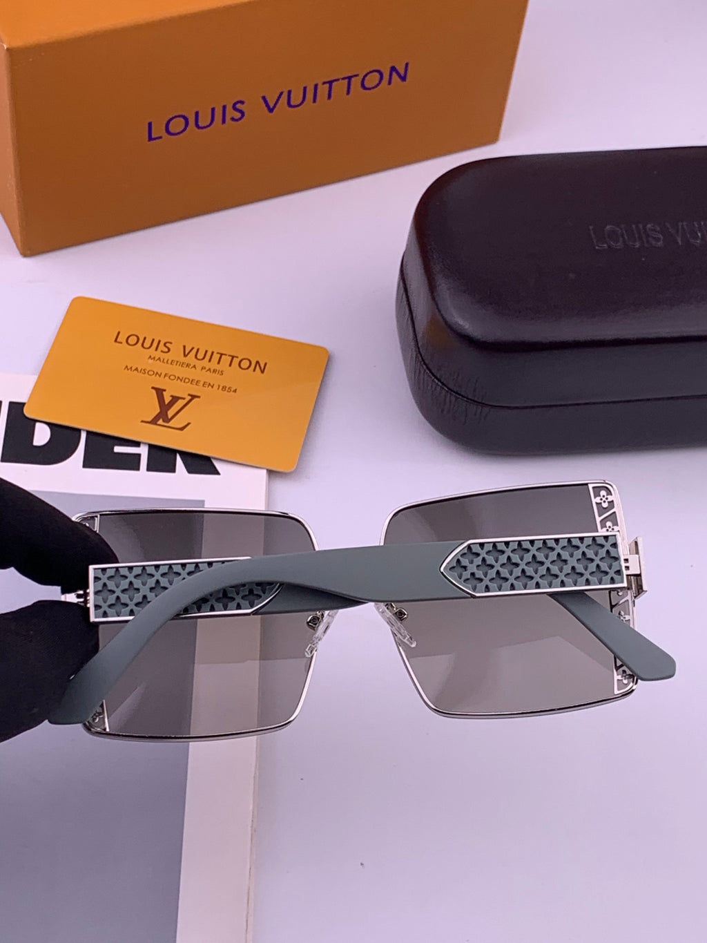 Louis Vuitton L2798 Polarized Square Gray Lens Sunglasses for Men & W - 431284 - detail image 7