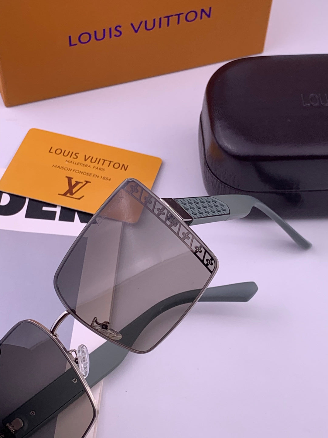 Louis Vuitton L2798 Polarized Square Gray Lens Sunglasses for Men & W - 431284 - detail image 3