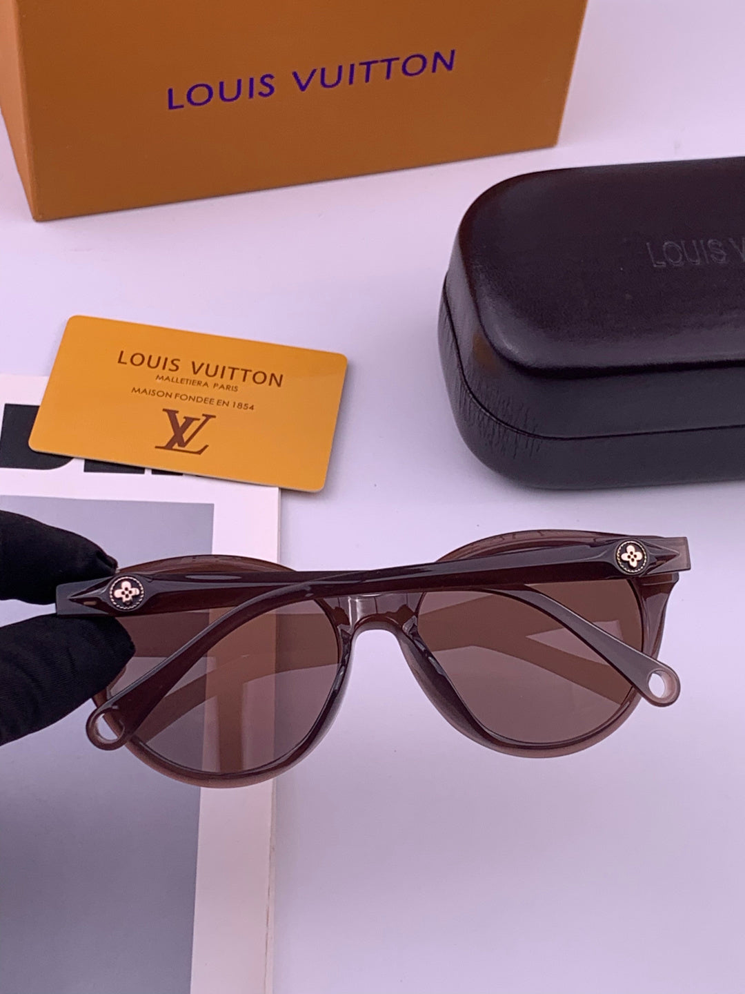 Louis Vuitton L6907 Fashion Black Lens Sunglasses for Men & Women - 431285 - detail image 6