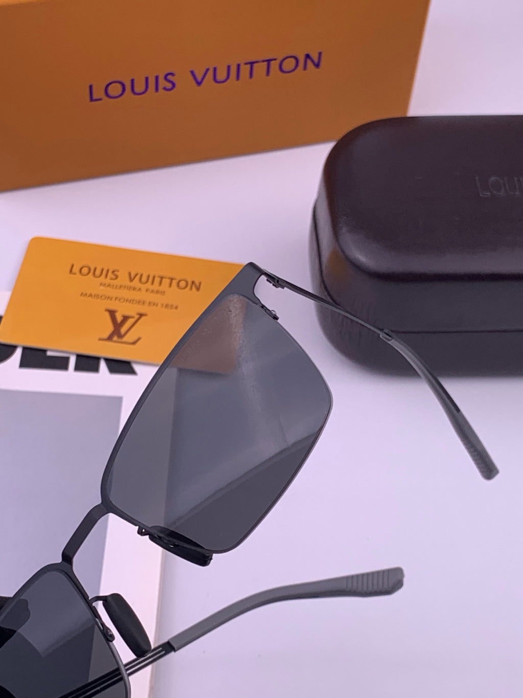 Louis Vuitton L510 Fashion Gold Lens Sunglasses for Men & Women - 431275 - detail image 3