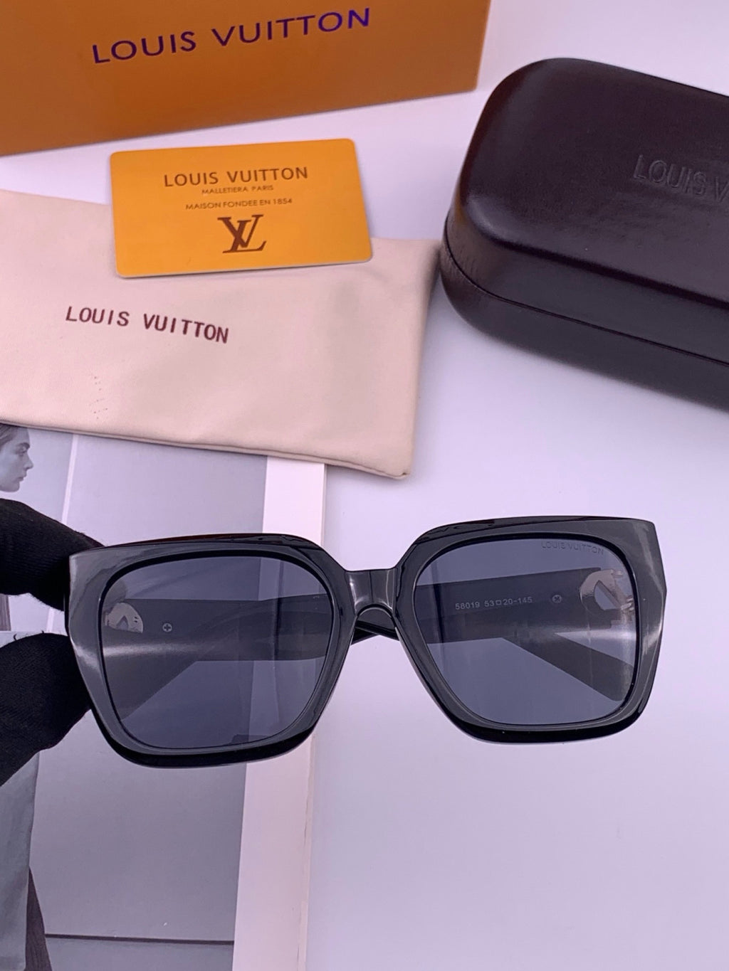 Louis Vuitton L95801 Square Gold Lens Sunglasses for Women - 431178 - detail image 2