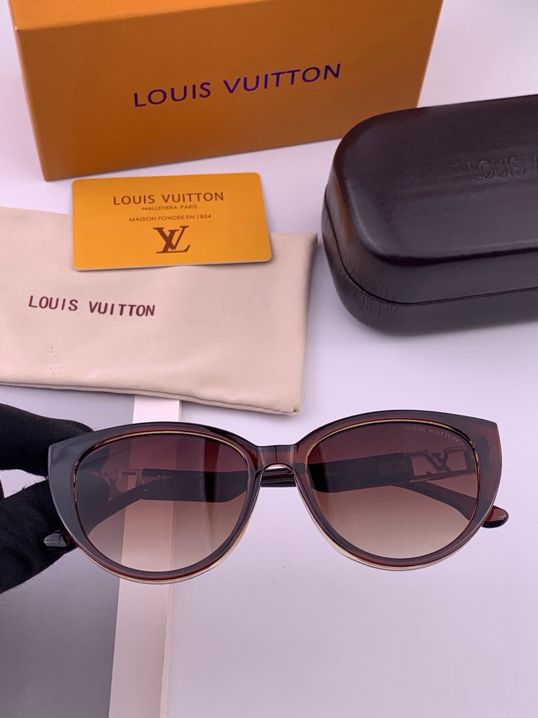 Louis Vuitton L15803 Square Black Lens Sunglasses for Women - 431179