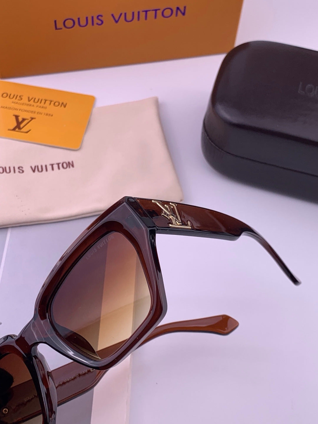 Louis Vuitton L26900 Square Black Lens Sunglasses for Women - 431180 - detail image 6