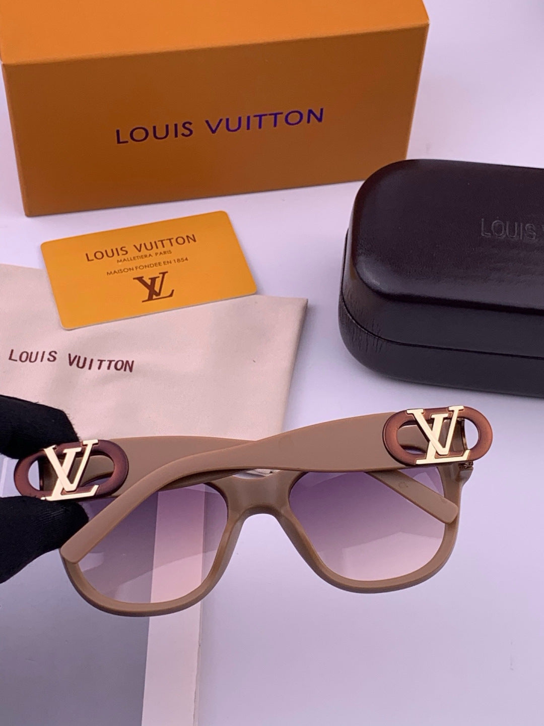 Louis Vuitton L07002 Square Purple Lens Sunglasses for Women - 431184 - detail image 6