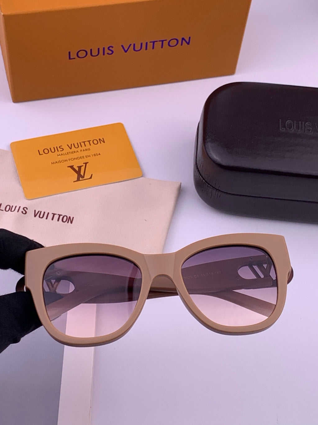 Louis Vuitton L07002 Square Purple Lens Sunglasses for Women - 431184