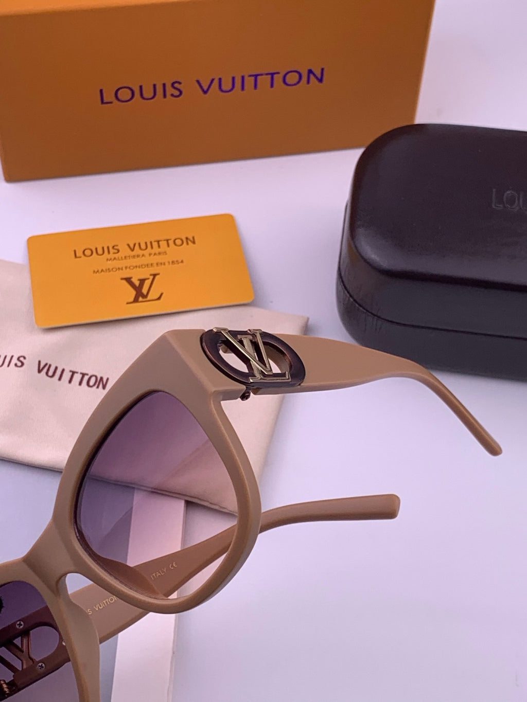 Louis Vuitton L07002 Square Purple Lens Sunglasses for Women - 431184 - detail image 3