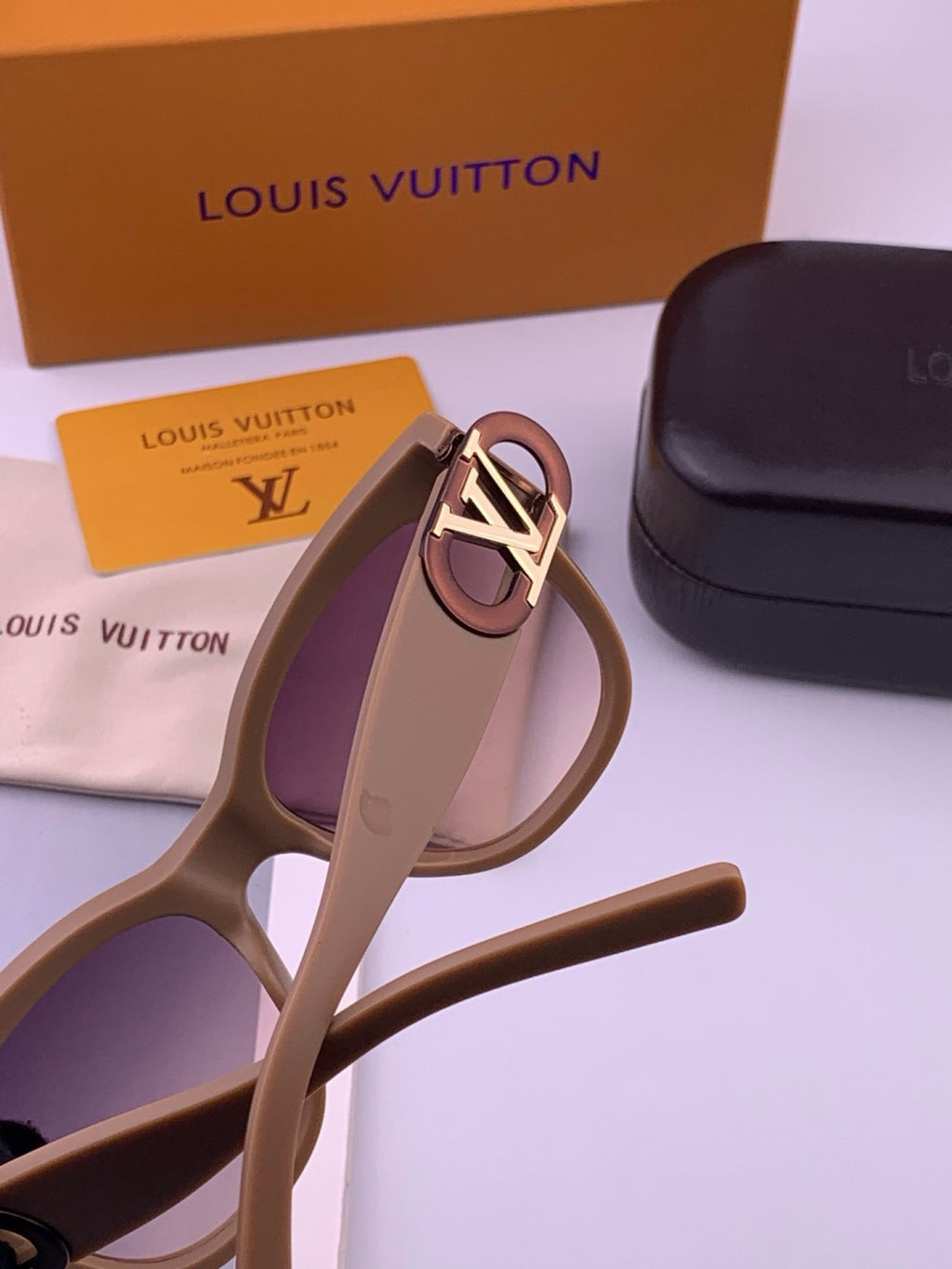 Louis Vuitton L07002 Square Purple Lens Sunglasses for Women - 431184 - detail image 4