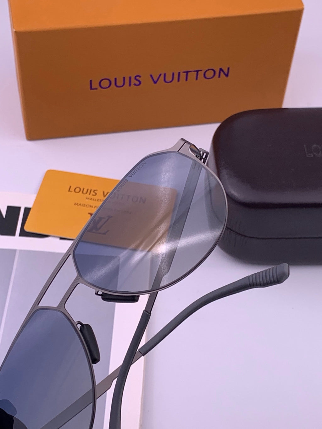 Louis Vuitton L712 Fashion Black Lens Sunglasses for Men & Women - 431156 - detail image 4
