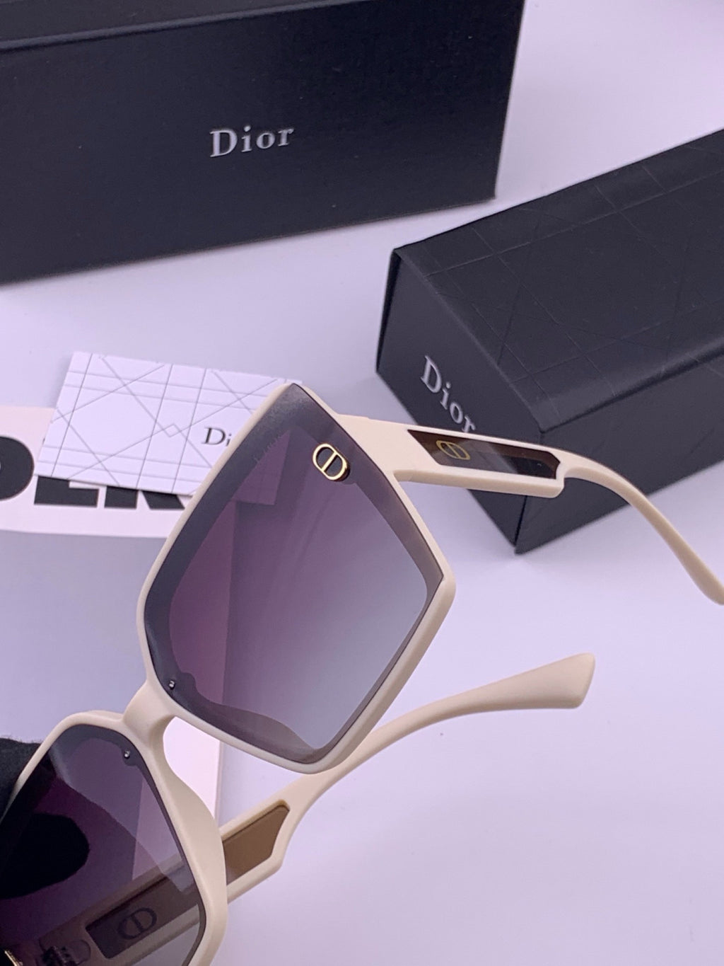 Dior CD3917 Polarized Square Red Lens Sunglasses for Women - detail image 3