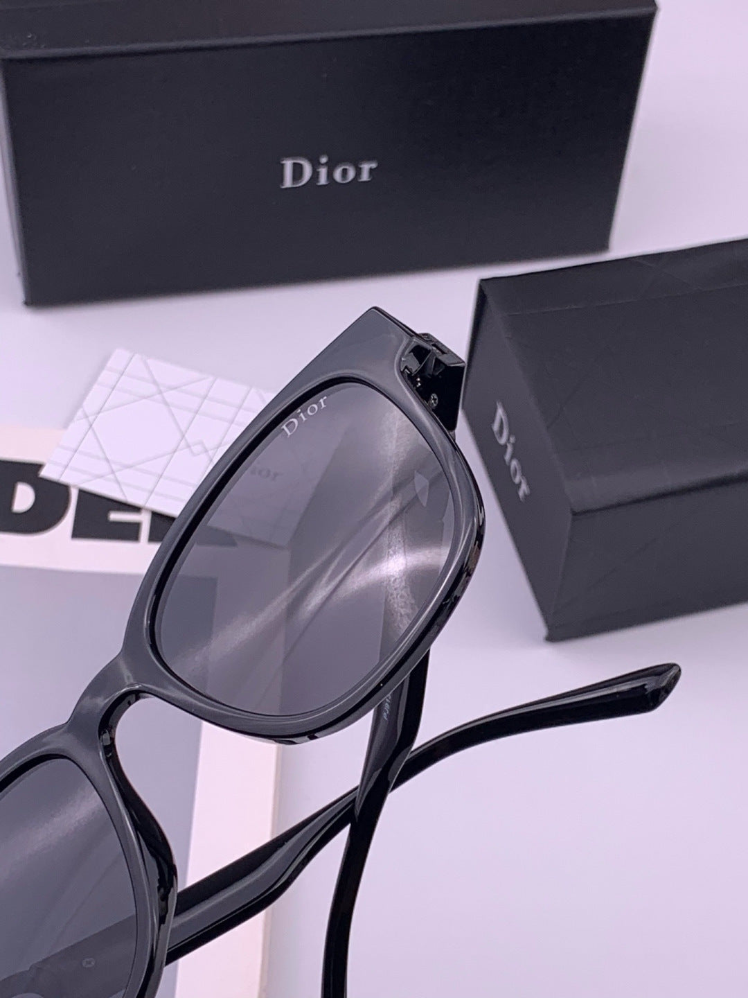 Dior D8913 Polarized Square Black Lens Sunglasses for Men & Women - 449107 - detail image 5