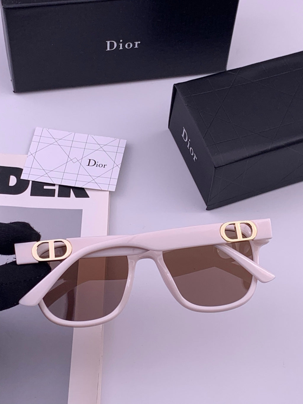 Dior D8913 Polarized Square Red Lens Sunglasses for Men & Women - 449092 - detail image 4