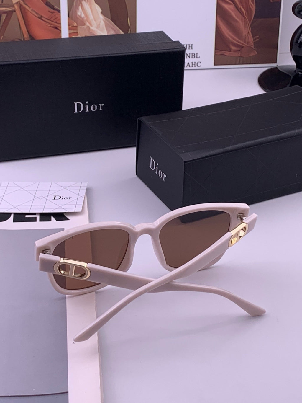Dior D8913 Polarized Square Red Lens Sunglasses for Men & Women - 449092 - detail image 5