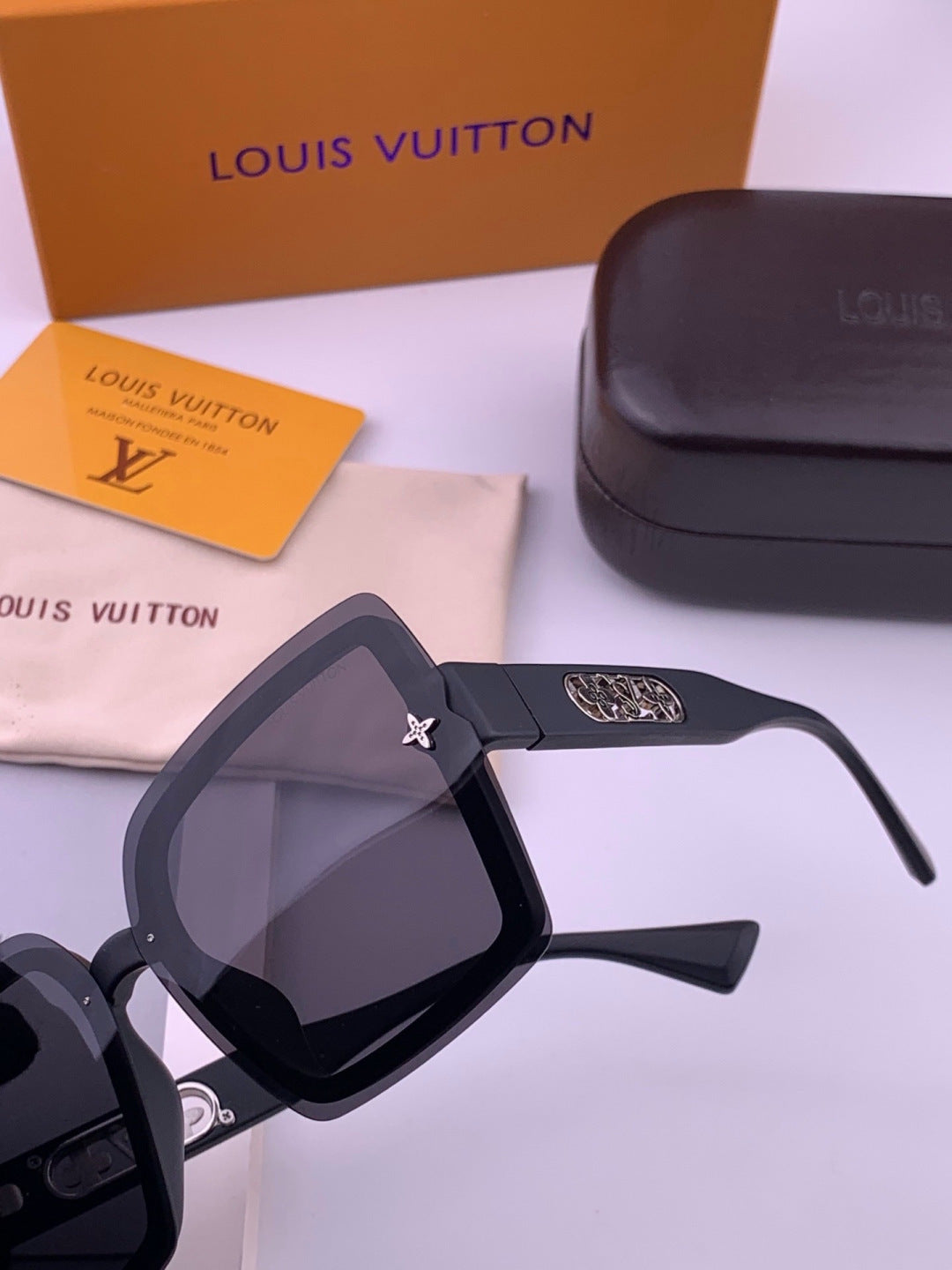 Louis Vuitton Polarized Square Brown Lens Sunglasses for Men & Women - 448597 - detail image 3