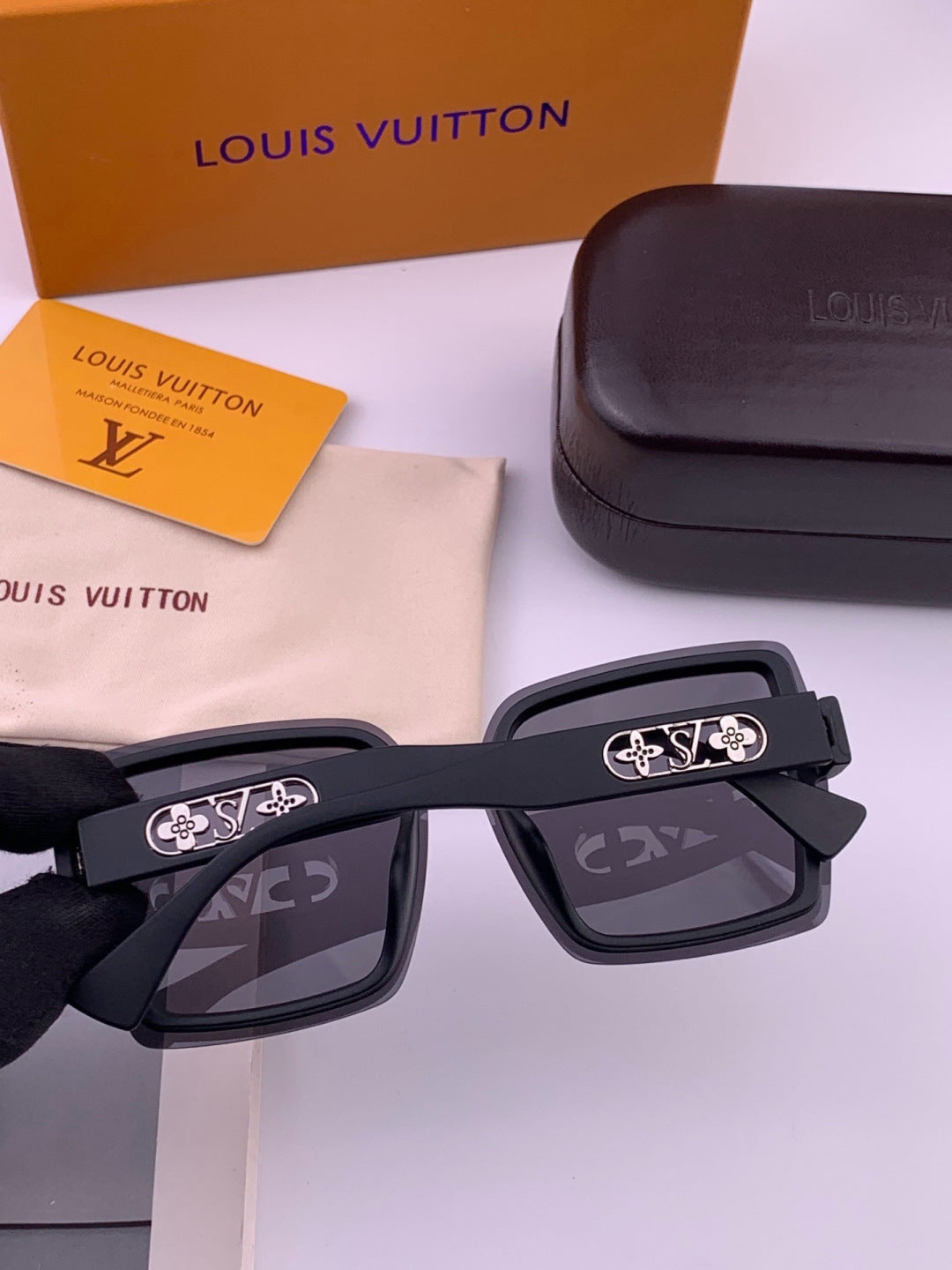 Louis Vuitton Polarized Square Brown Lens Sunglasses for Men & Women - 448597 - detail image 6