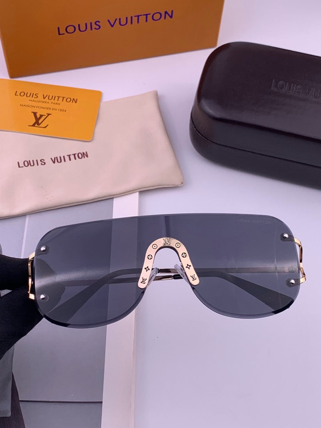 Louis Vuitton L61759 Aviator Gold Lens Sunglasses for Men & Women - 448598 - detail image 2