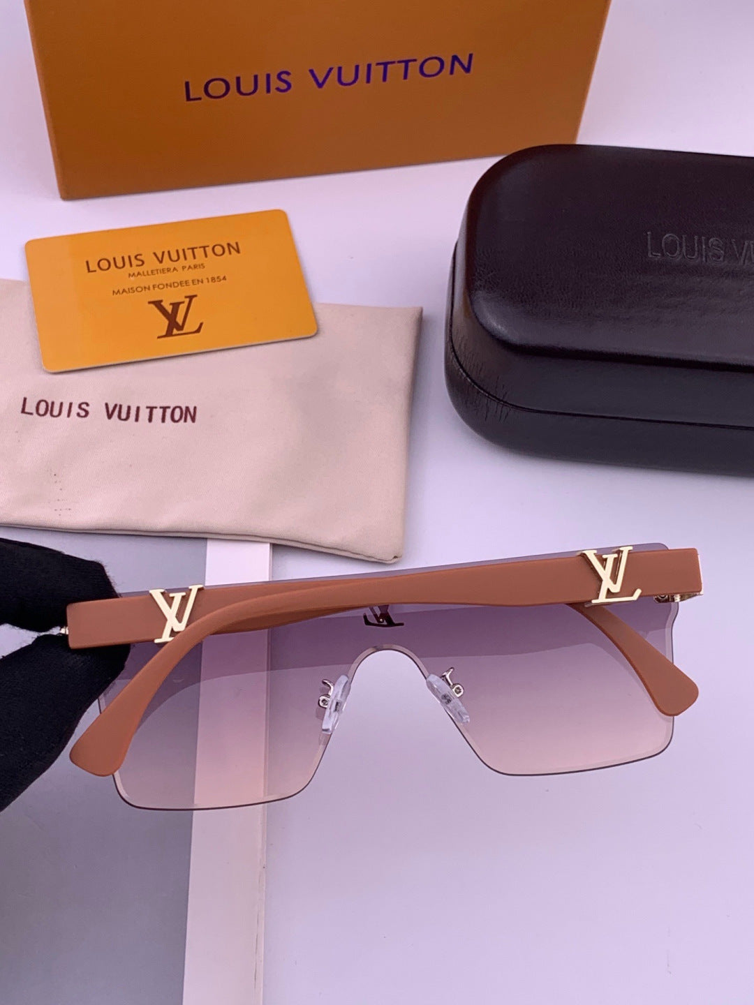 Louis Vuitton L36000 Oversized Purple Lens Sunglasses for Men & Women - 448604 - detail image 7
