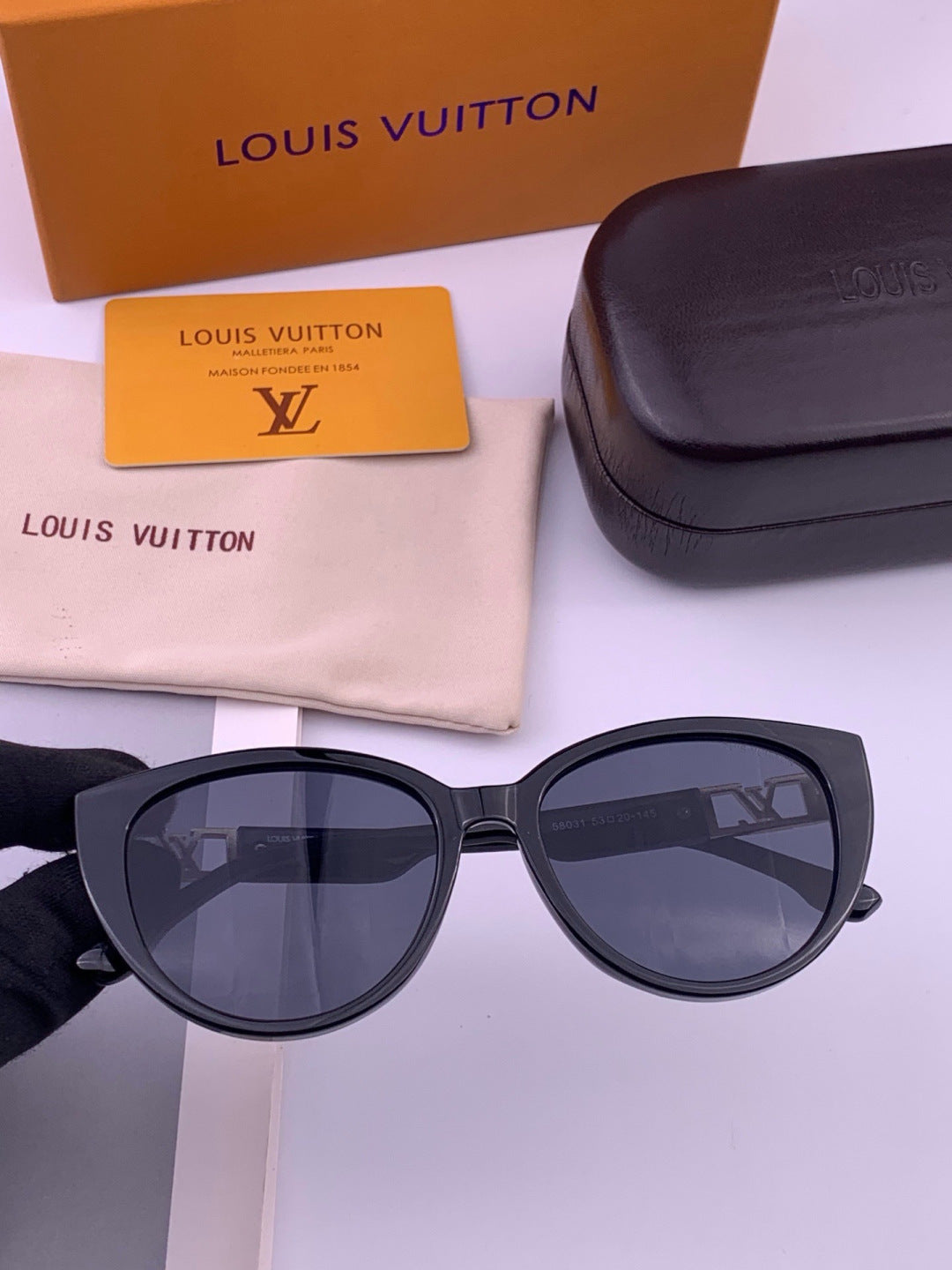 Louis Vuitton L15803 Square Black Lens Sunglasses for Women - 448504 - detail image 2