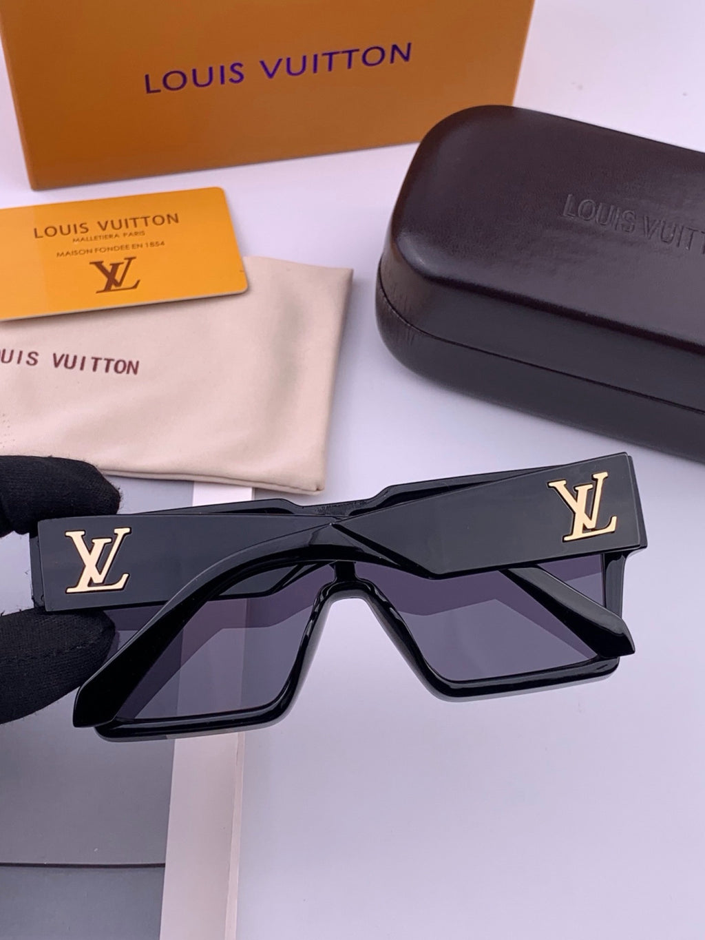 Louis Vuitton L7600 Square Black Lens Sunglasses for Women - 448507 - detail image 4