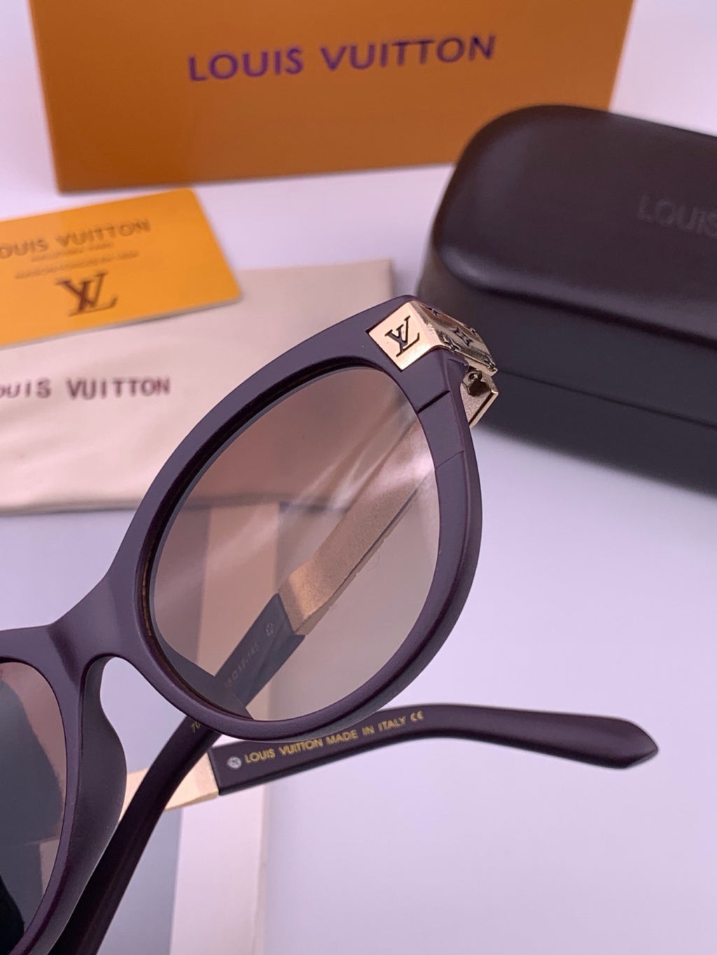 Louis Vuitton L87000 Oversized Black Lens Sunglasses for Men & Women - 448486 - detail image 5