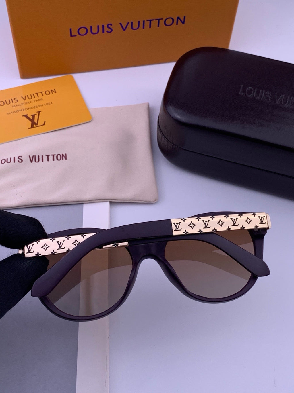 Louis Vuitton L87000 Oversized Black Lens Sunglasses for Men & Women - 448486 - detail image 6