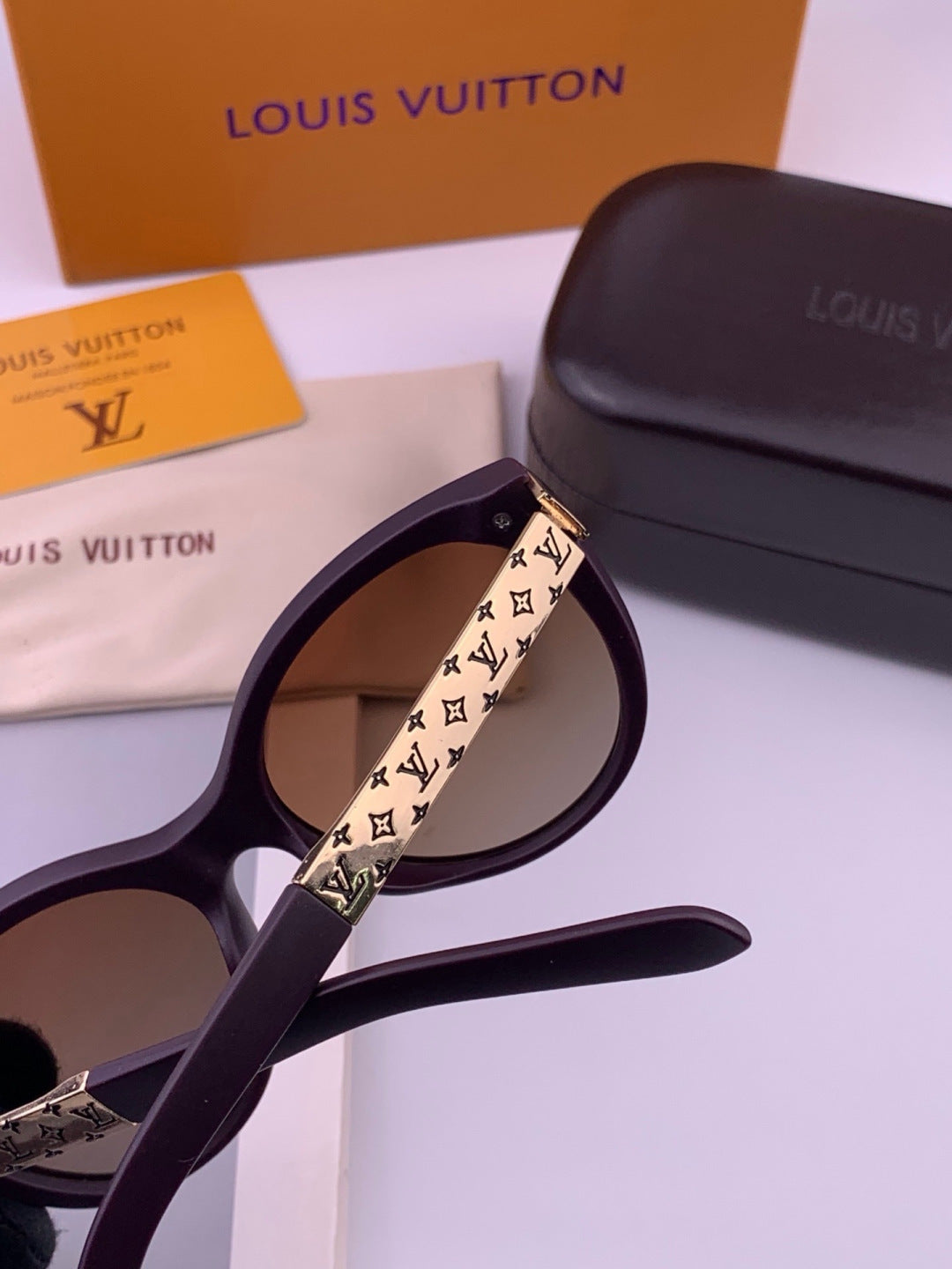 Louis Vuitton L87000 Oversized Black Lens Sunglasses for Men & Women - 448486 - detail image 4