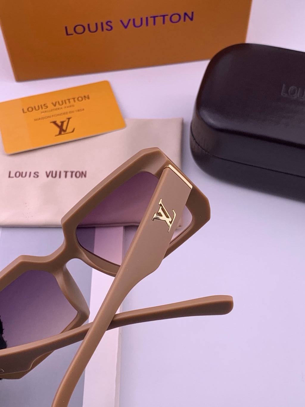 Louis Vuitton L37004 Oversized Red Lens Sunglasses for Men & Women - 448487 - detail image 5