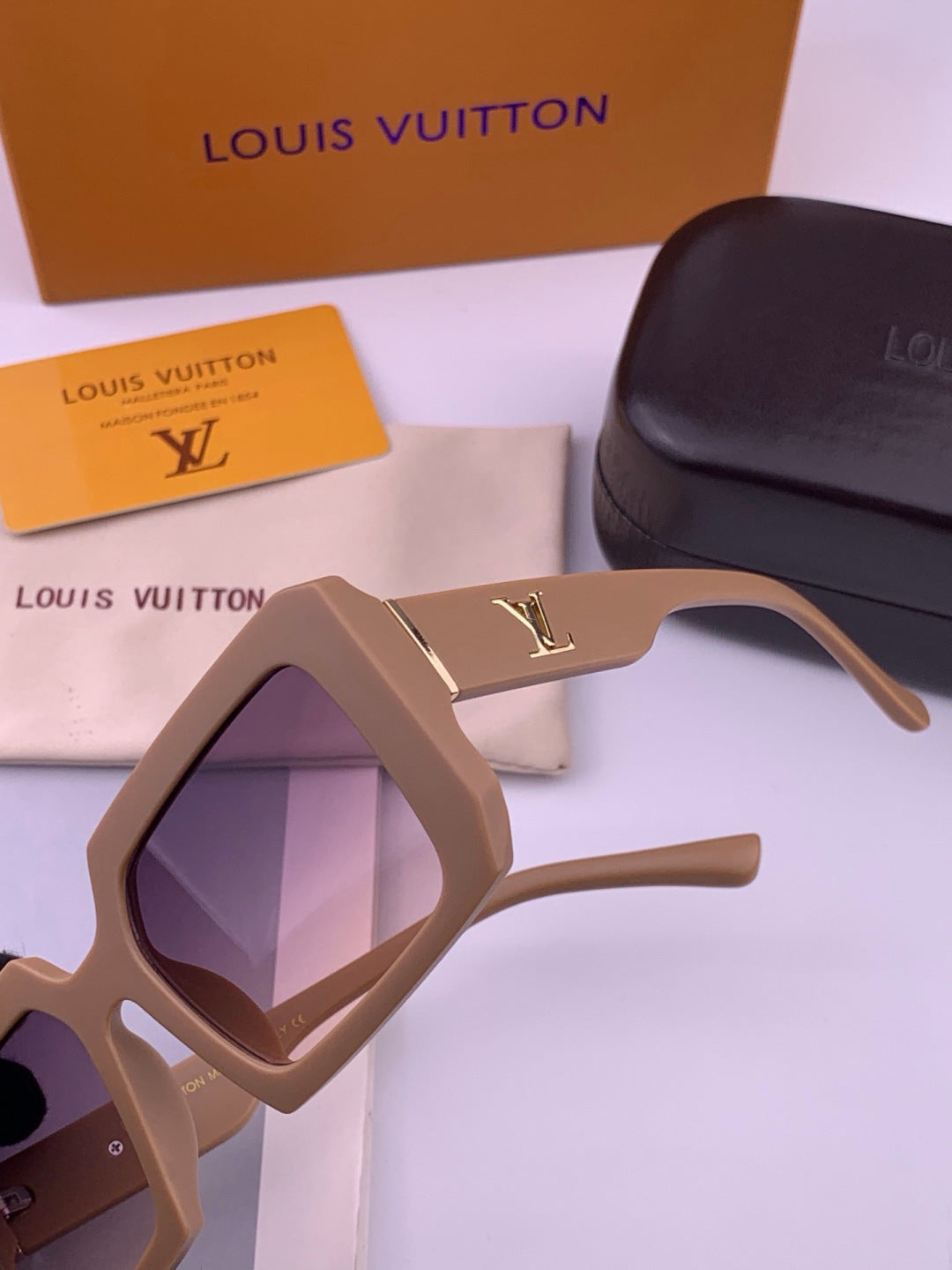 Louis Vuitton L37004 Oversized Red Lens Sunglasses for Men & Women - 448487 - detail image 2
